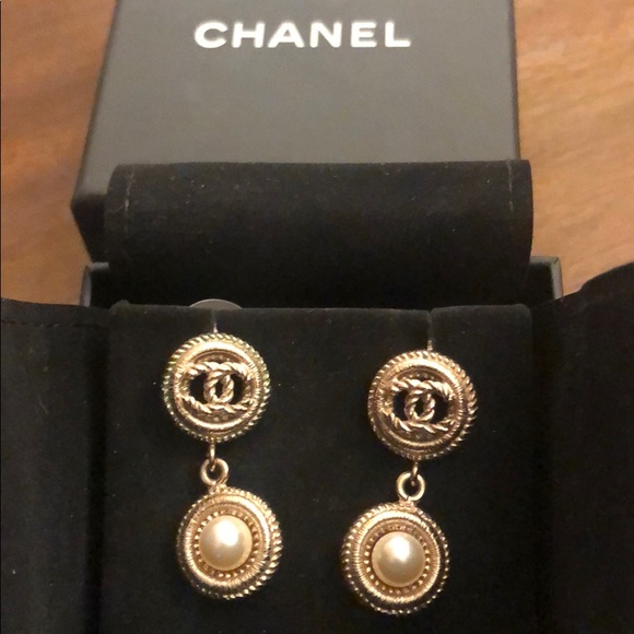 CHANEL Jewelry - Beautiful Chanel earrings